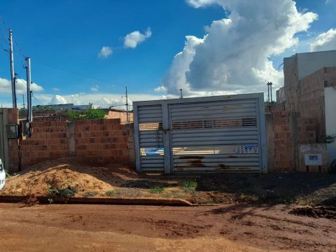 Terreno com piscina 