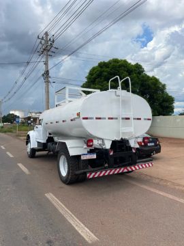 Caminhão pipa 