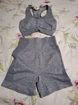 Conjunto de Sutiã e Shorts Esportivo Cinza