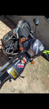 Vendo ou troca por outra moto mais leve chama *