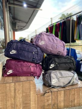Mala / bolsa Adidas ou Nike