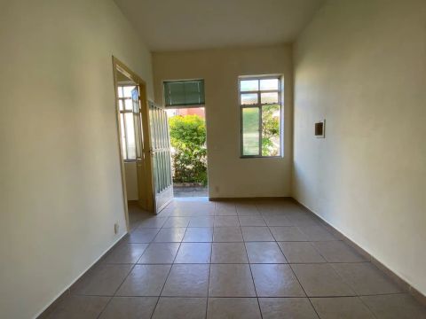 Casa de Vila com 2 Quartos para alugar, 49m² - Benfica