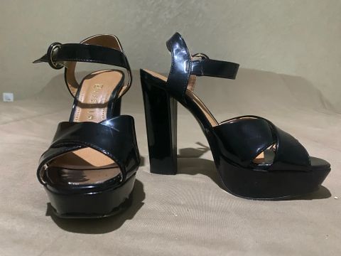 Sapato semi novo 