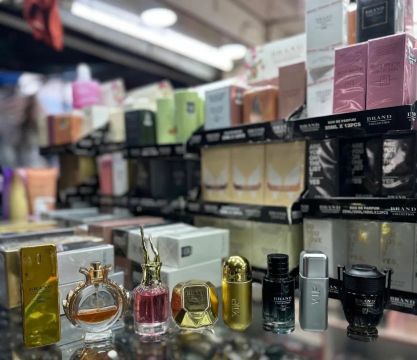 Perfumes e hidratante no preço 