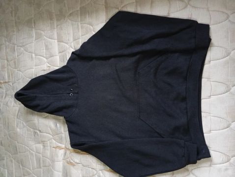 Blusa de frio preta com capuz - boxy