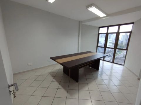Conjunto com 2 salas comerciais, 90m², Reta da Penha, 2 Elevadores - Oportunidade!