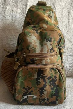 Bolsa de Ombro Oakley Camuflada