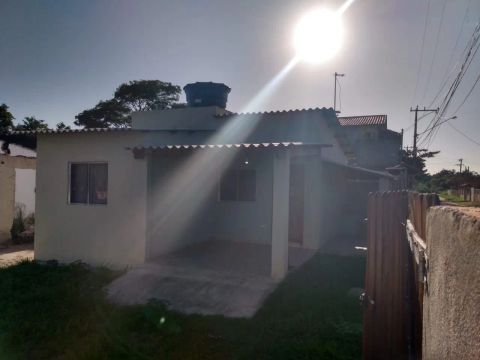 Casa a venda no segundo distrito de Arraial do cabo.