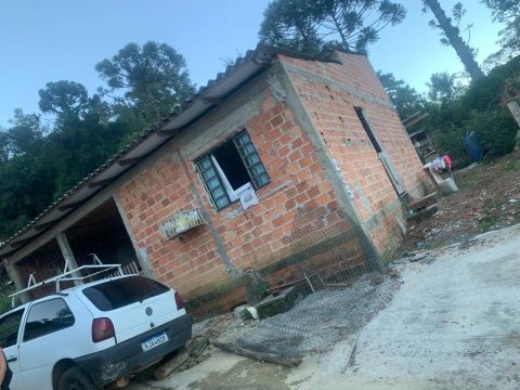 VENDO TERRENO COM CASA OU SOMENTE O TERRENO NÓS FUNDO COM ENTRADA OARA CARRO LATERAL.