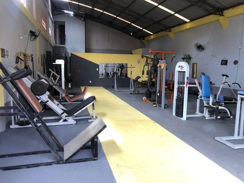 Academia completa aluga-se
