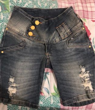 Short Jeans Destroyed - Tamanho P