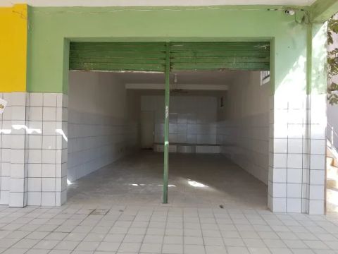Iputinga,2 salões grandes, na principal,1.700mil/1.300mil. F.9.8818.0823/9.8826.2821
