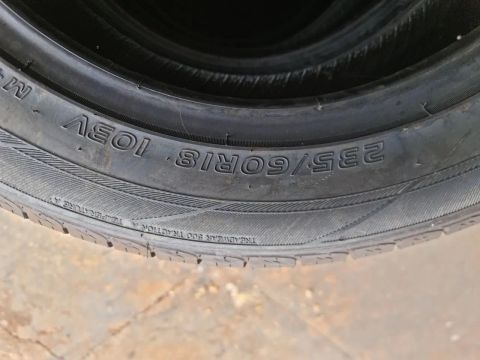 Jogo de Pneus 235/60R18 103V