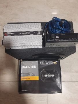 Som automotivo c/ fonte e bateria