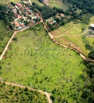 Terreno de 14.022m², área mista para condomínios ou galpão industrial em Atibaia.