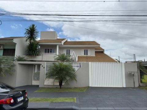 Sobrado com piscina para locação no bairro Tropical em Cascavel