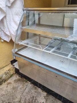 FREEZER EXPOSITOR HORIZONTAL E DUAS ESTUPAS EXPOSITORAS