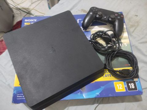 Playstation 4 slim