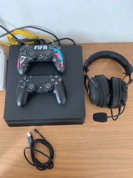 Playstation 4 com Controle e Headset