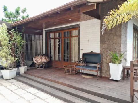 Itaipava em condomínio de ótimo padrão, imóvel com 3 casas, ideal para condomínio familiar