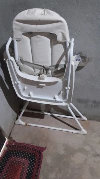 Vendo cadeira de alimentação usada 