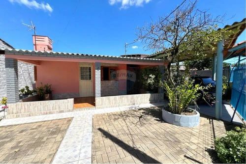 Casa com 3 dormitórios com piscina no bairro Guajuviras - Canoas -RS