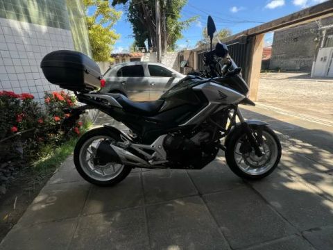 Honda NC 750cc pouco rodada e em ótimo estado