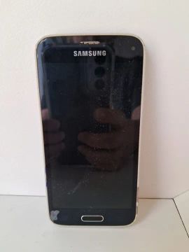 Celular Samsung para peças retirada de peças - não funciona.