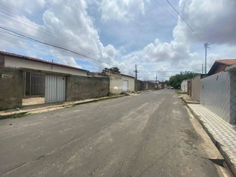 CASA RESIDENCIAL - BAIRRO: SACI