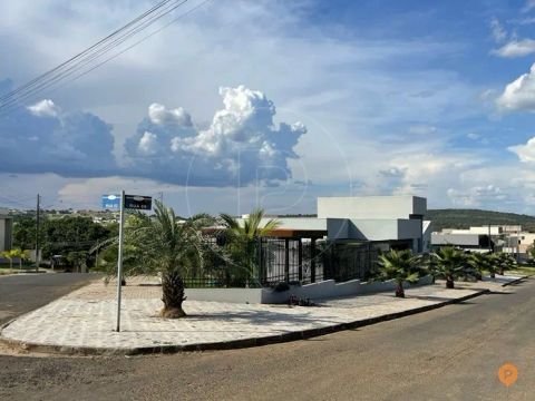 Casa em Condomínio para venda localizada em Caldas Novas, GO.