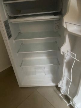 Vendo frigobar Midea 93 litros