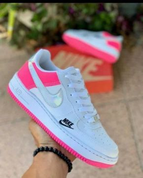 Tênis Nike Air Force 1 Rosa e Branco