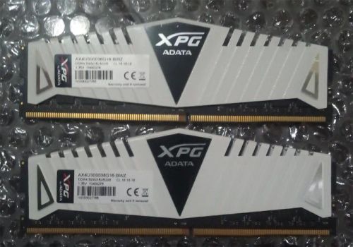 2x Memória RAM AData 8 GB DDR4 3000MHz
