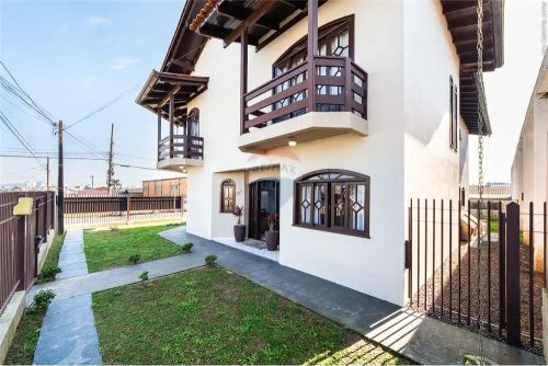 Casa com 01 Suíte + 4 dormitórios à venda no bairro São Miguel - Lages/SC