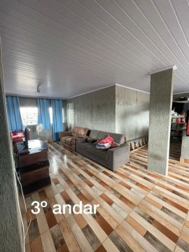 Prédio 3 andares no Itapoã com boa localização.