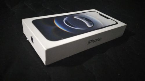 Vendo Iphone 16e 128 gb novo, na caixa