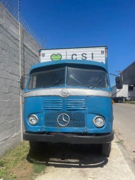 Caminhão Baú LP 321
