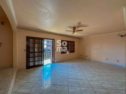 AMPLO APARTAMENTO DE 4 DORMITÓRIOS COM VAGA DE GARAGEM NO BAIRRO CENTRO