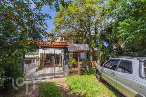 Casa à venda em Vila Nova com 308 m², 5 quartos, 1 suíte, 3 vagas