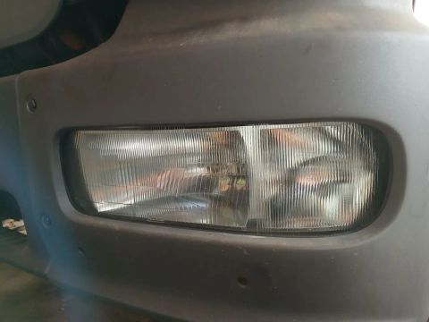 Vendo par de farol atego 
