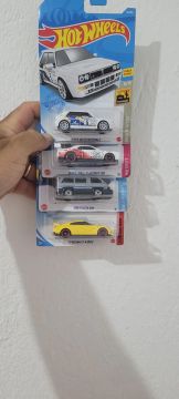Hot wheels  30.  Cada