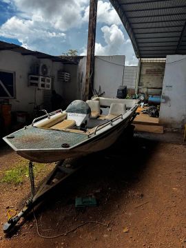 Lancha com motor 85hp Yamaha