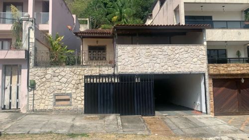 Casa 4 quartos com piscina