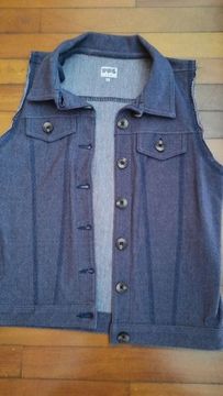 Colete PUC Tam.10. Seminovo. 25,00