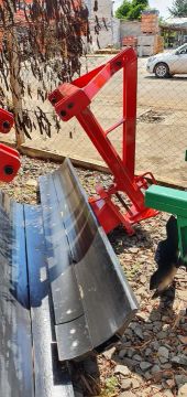 Lâmina/Plaina Niveladora Traseira para Trator Agrícola Industrial Becker 2.00 m, Seminova
