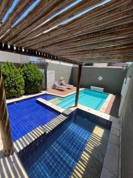 4 suítes, piscina adulto, infantil e hidromassagem