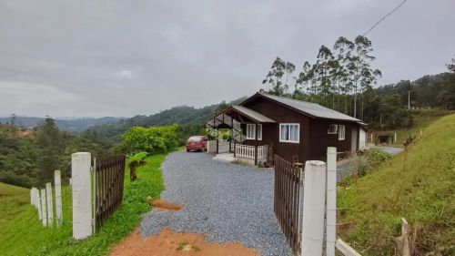 CASA COM 3 DORMITÓRIOS/QUARTOS EM ANGELINA - SC Á VENDA POR R$ 200.000,00.
