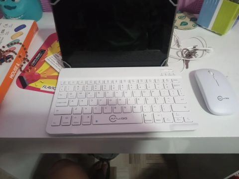 Tablet LENOVO, incluindo capa, teclado e mouse(bluetooth).