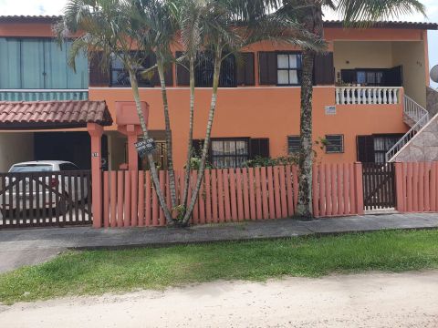 Casa 300 m do mar em Itapema do Norte-Itapoá
