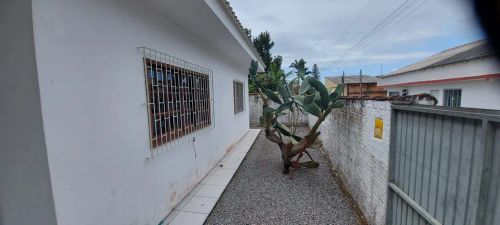 Casa à venda em bairro tranquilo na Praia de Fora Palhoça